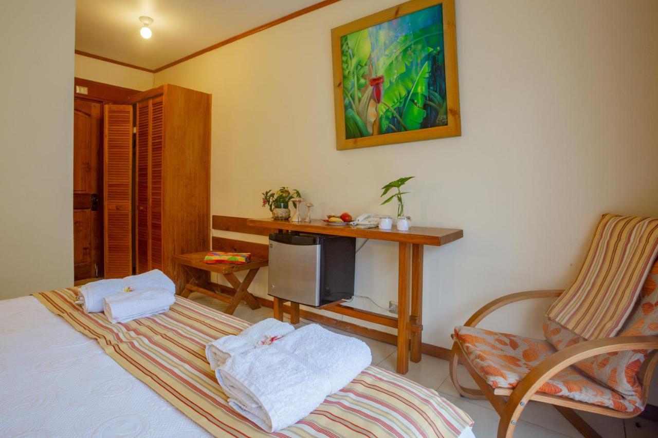 Hostal Uruhao Hanga Roa Eksteriør billede